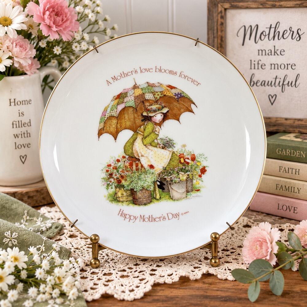 Vintage 1976 Holly Hobbie Mother’s Day 10.5” Porcelain Plate Gold Trim Japan